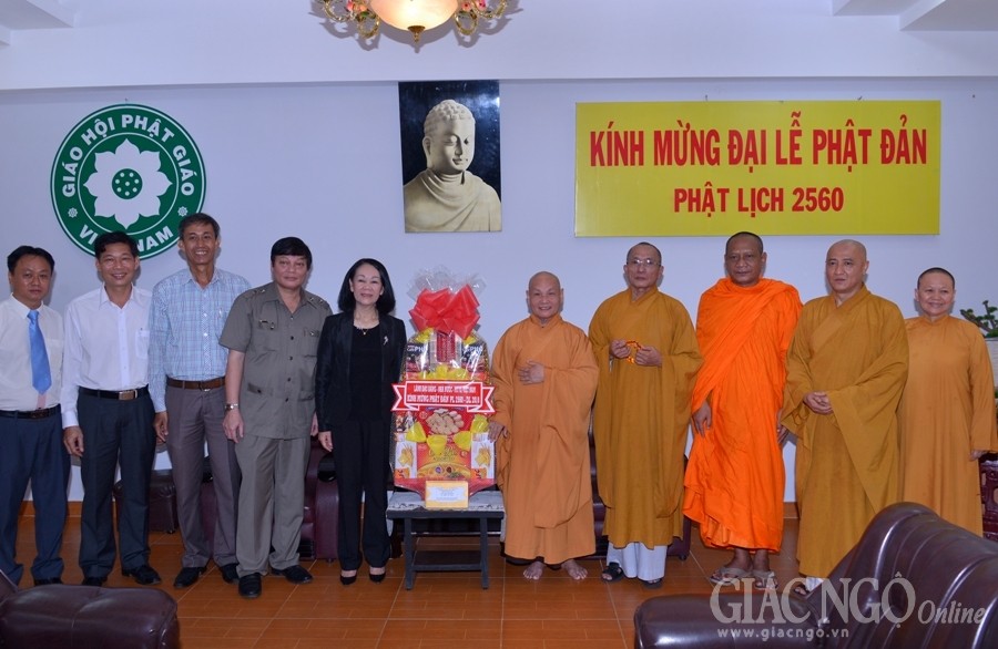 ប្រធានគណៈកម្មាធិការចលនាមជ្ឃឹមទៅសាកសួរសុខទុក្ខនិងជូនពរពុទ្ធសាសនិកក្នុងឱកាសពិធីបុណ្យវិសាខបូជា